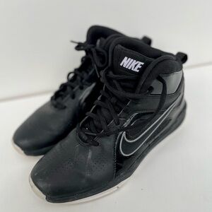 Nike Basketball Sneakers Team Hustle Y5.5 Black and White